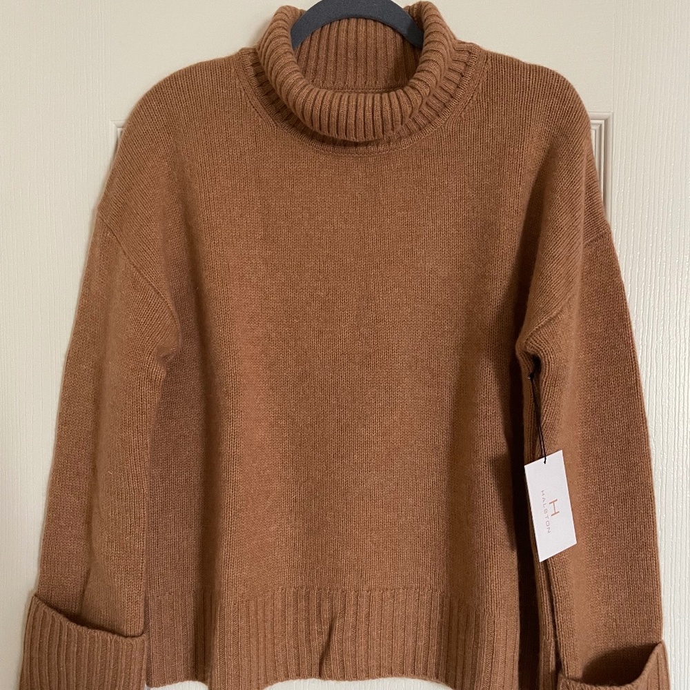 *NEW* Halston Cashmere Fold-Over Ribbed Turtleneck Sweater, Camel/Brow – Size L